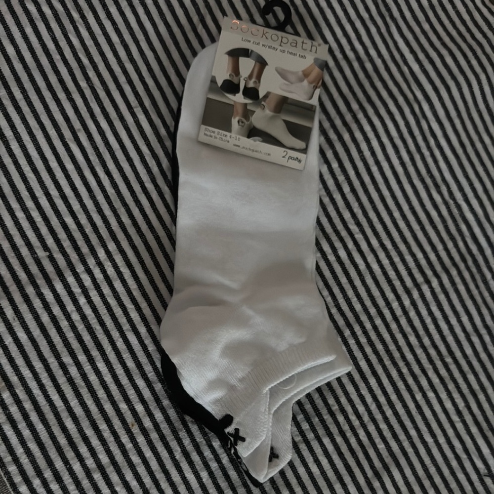 New Sockopath women’s 2pk low cut socks w/ expression stay up heel tabs